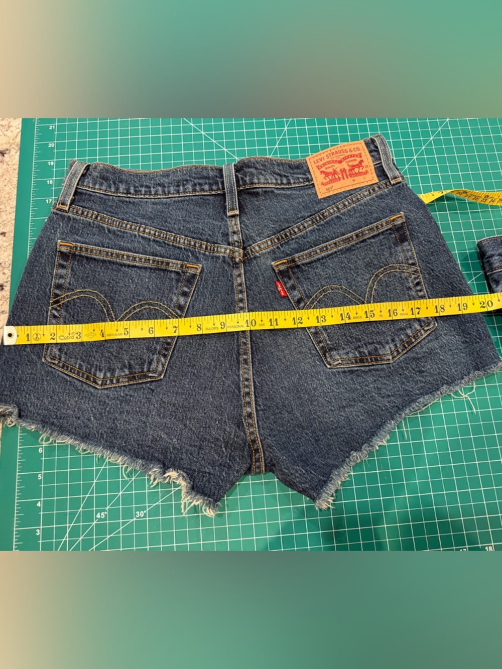 Levi’s 501 Distressed Cutoff Denim Shorts Women’s Size W29 High Rise Frayed Hem - Picture 7 of 11